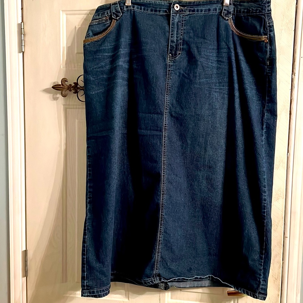 Like new Cato’s 22W blue Jean denim skirt